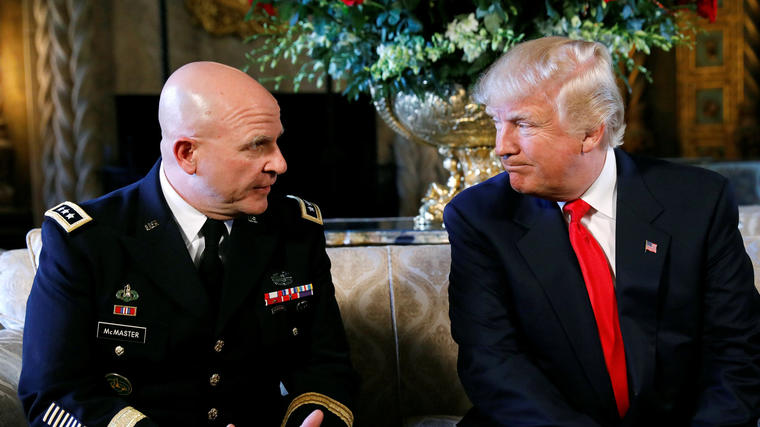Donald Trump y el Teniente General McMaster.