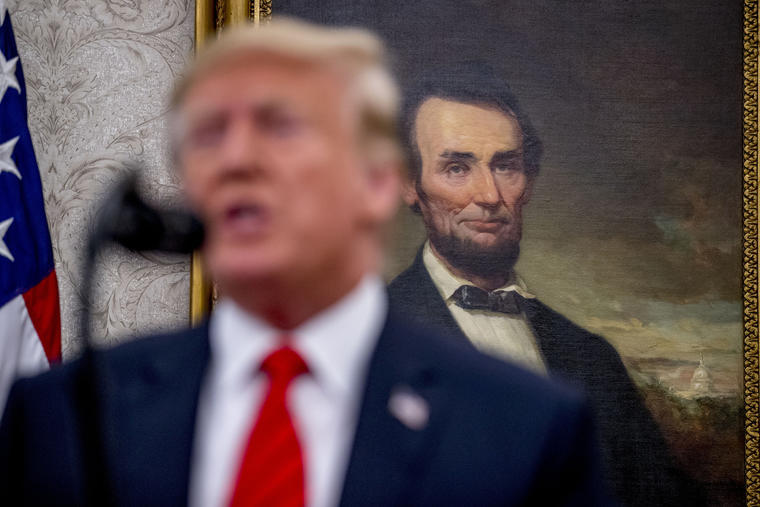 Trump, en un evento en la Casa Blanca el 30 de septiembre, con un cuadro de Lincoln a su espalda. 