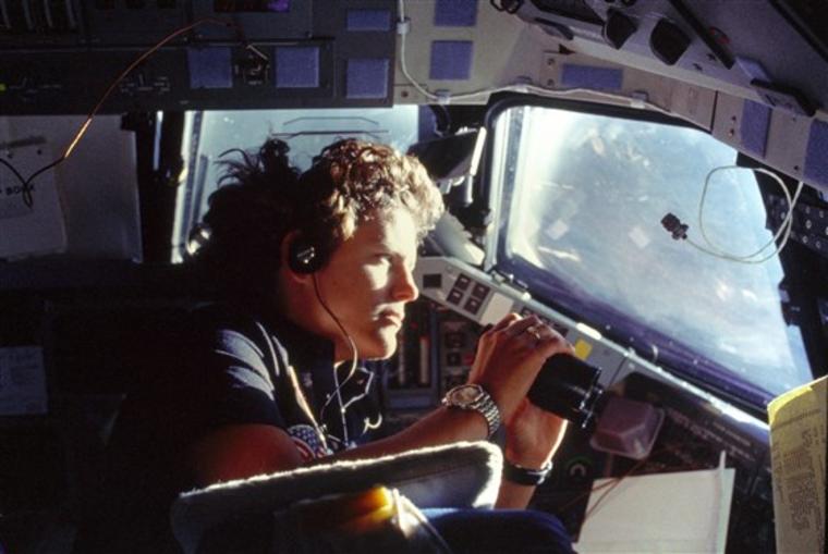 Kathryn D. Sullivan en el espacio exterior en 1984.