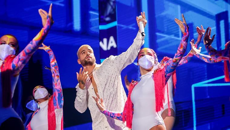 Maluma cantando 'Hawái' en los Premios Billboard de la Música Latina 2020