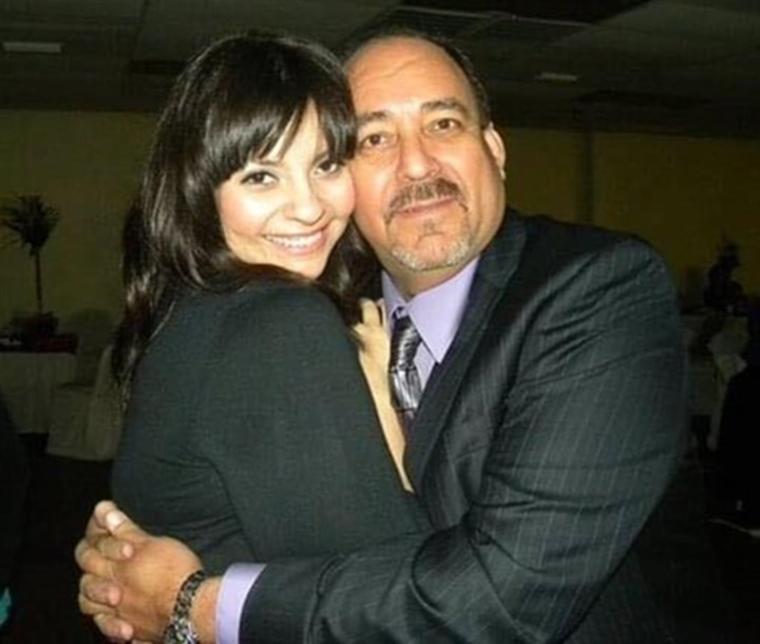 Mariela Salas con su padre, Raúl Salas Solís.