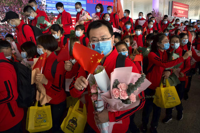 Doctores que acudieron a Wuhan desde otros territorios para atender a la pandemia regresan a sus lugares de origen.