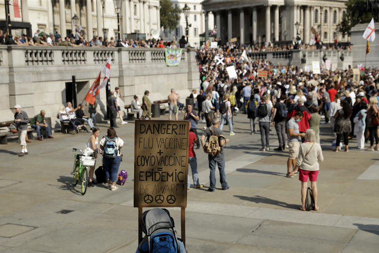 Manifestantes contra las restricciones por el coronavirus en Trafalgar Square, Londres