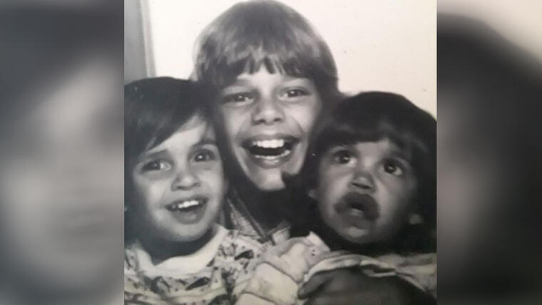 Ricky Martin con sus hermanos de niños 