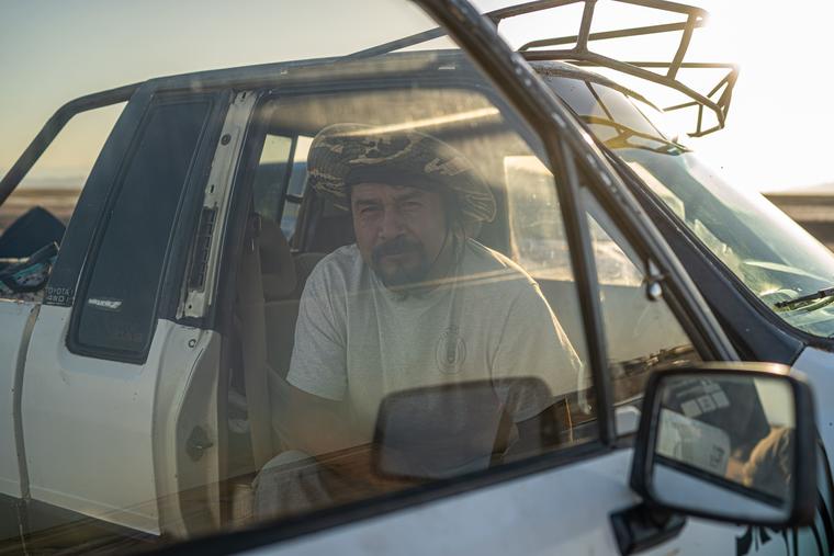 Rubén Flores, capitán de una de las lanchas pesqueras del pueblo Cucapá, en El Zanjón, Baja California, abril de 2021.