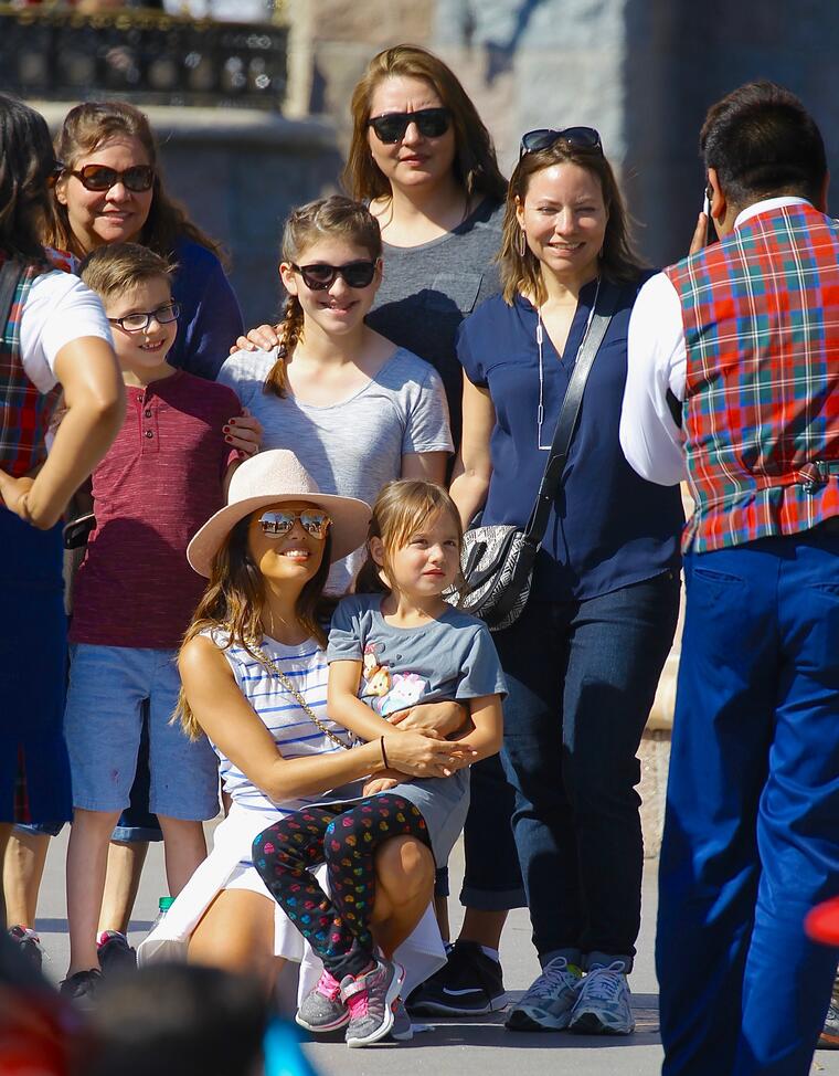 Eva Longoria en Disney con su familia
