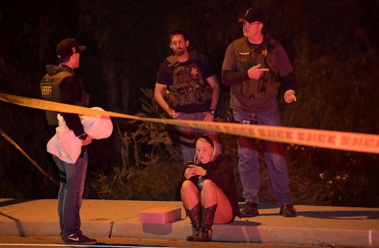 Al menos 12 muertos tras un tiroteo en una fiesta universitaria en un bar de California.