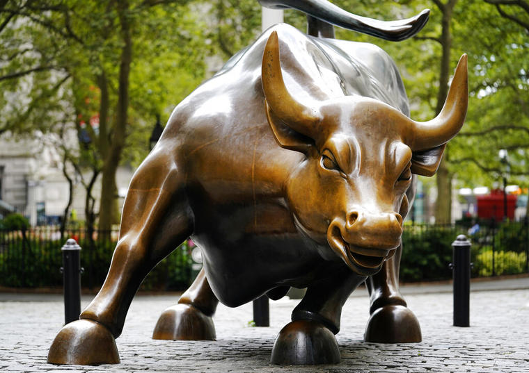 La escultura "Toro Embistiendo", ubicada en el distrito financiero de Nueva York.
