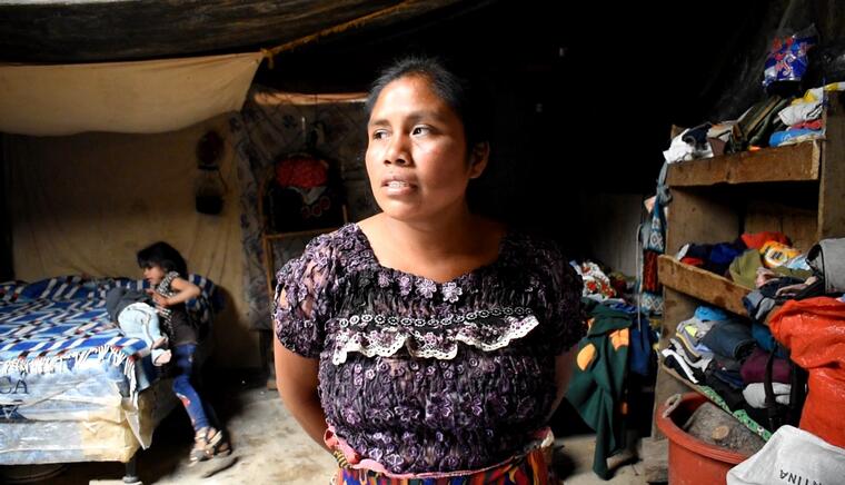 Victoria Vásquez, madre de uno de los migrantes asesinados, en su casa de Comitancillo, Guatemala.