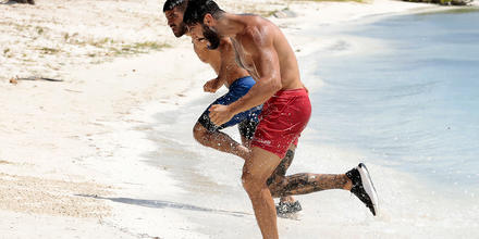 Lozada y Chuy corren en la playa