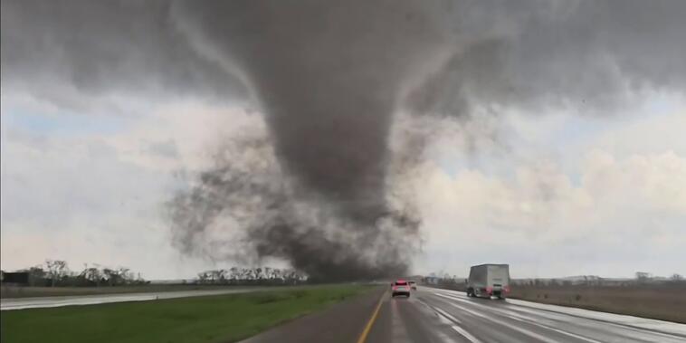 Tornado azota el centro de EE.UU.
