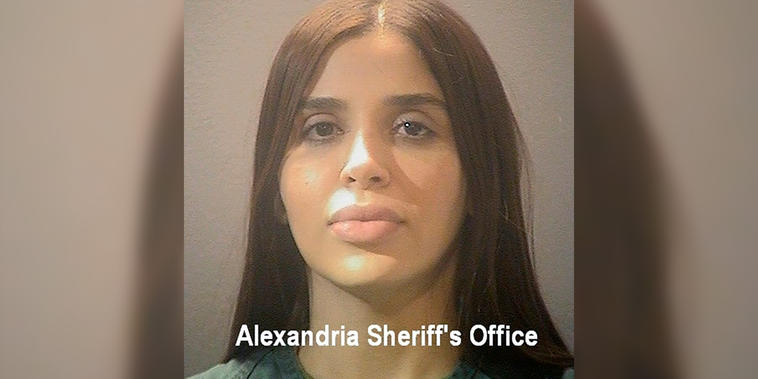 Esta foto proporcionada por el Centro de Detención de Adultos de Alexandria muestra a Emma Coronel Aispuro. El Departamento de Justicia ha informado que Coronel fue arrestada en el Aeropuerto Internacional Dulles el lunes 22 de febrero de 2021.