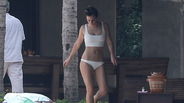 Emma Watson en bikini blanco 