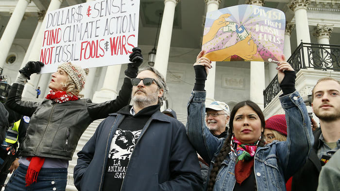 Arrestan a Joaquin Phoenix en una manifestación por el clima