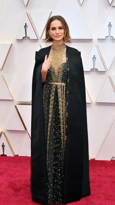 Natalie Portman en la alfombra roja de los Oscars 2020
