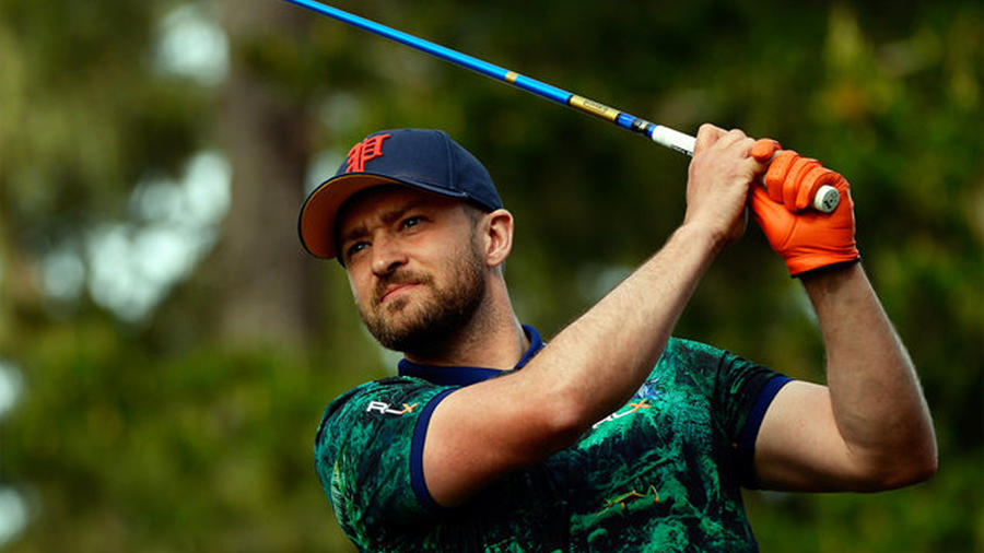 Justin Timberlake jugando golf