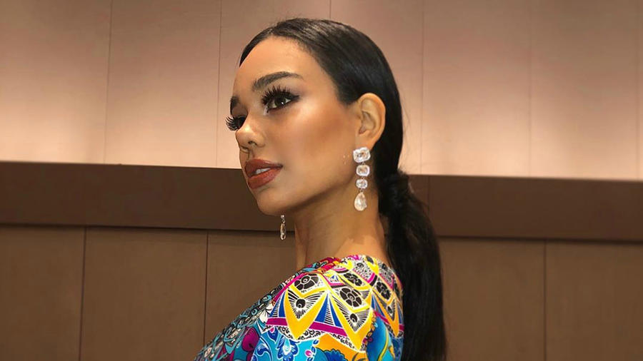 Geraldine González, Miss Chile 2019 con traje estampado diseñado por Kendry Mora