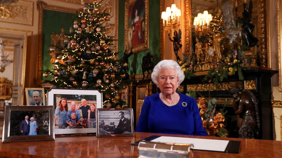 La reina Isabel en una imagen de su discurso pregrabado que se transmite el día de Navidad.