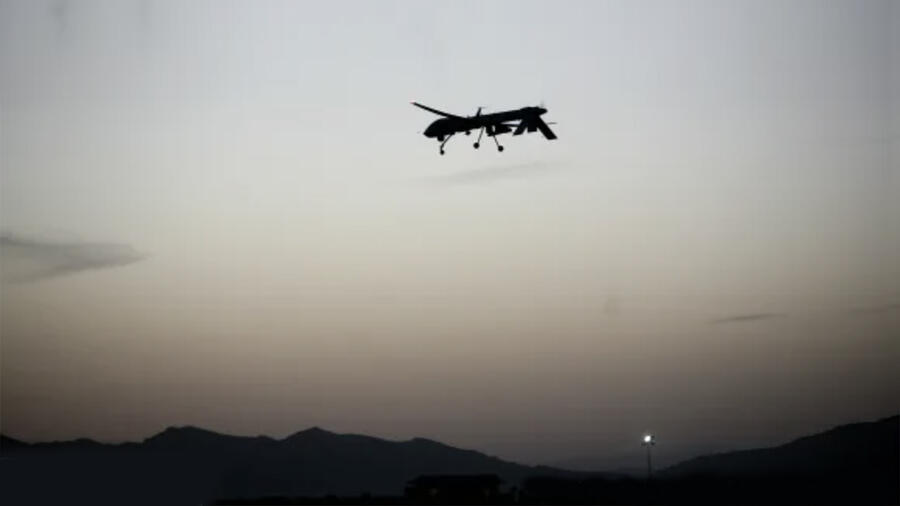 Un dron estadounidense sobrevuela en Afganistán.