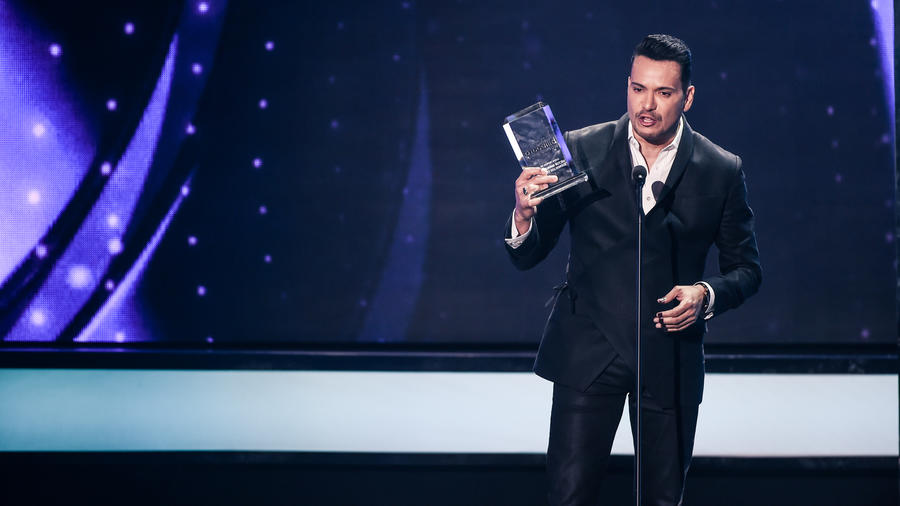 Victor Manuelle recibe reconocimiento en Premios Billboard 2016