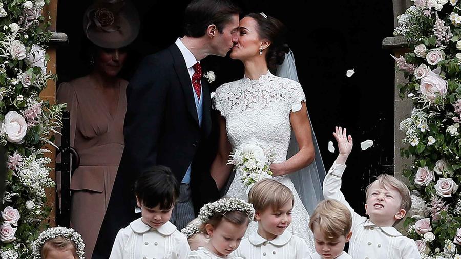 Pippa Middleton y James Matthews y su beso como esposos