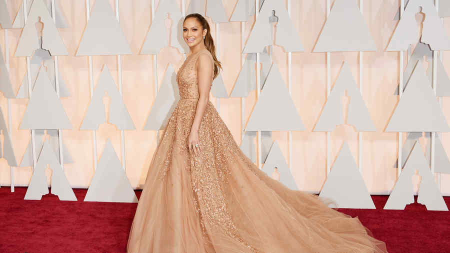 Jennifer Lopez en la alfombra roja de los Premios Oscar 2015