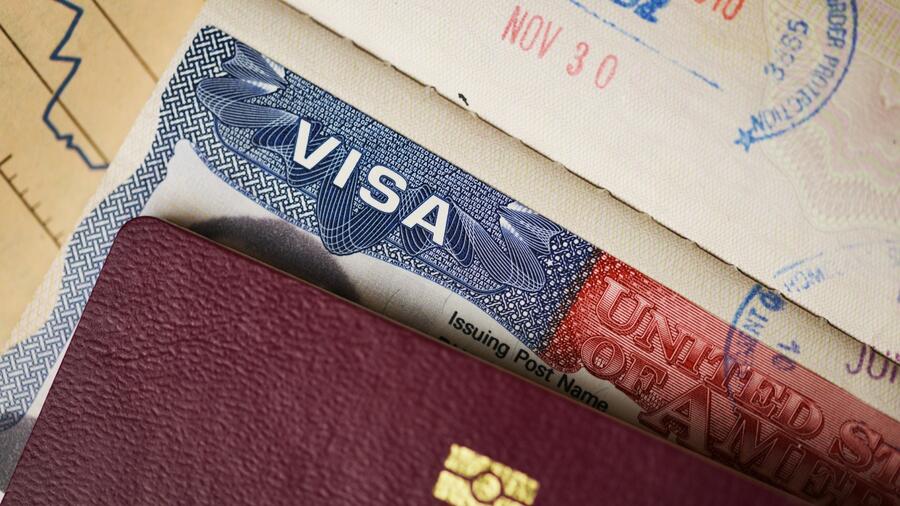 pasaporte y tarjeta de visa.jpg