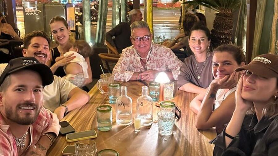 Ricardo Montaner celebrando su cumpleaños en España con su familia