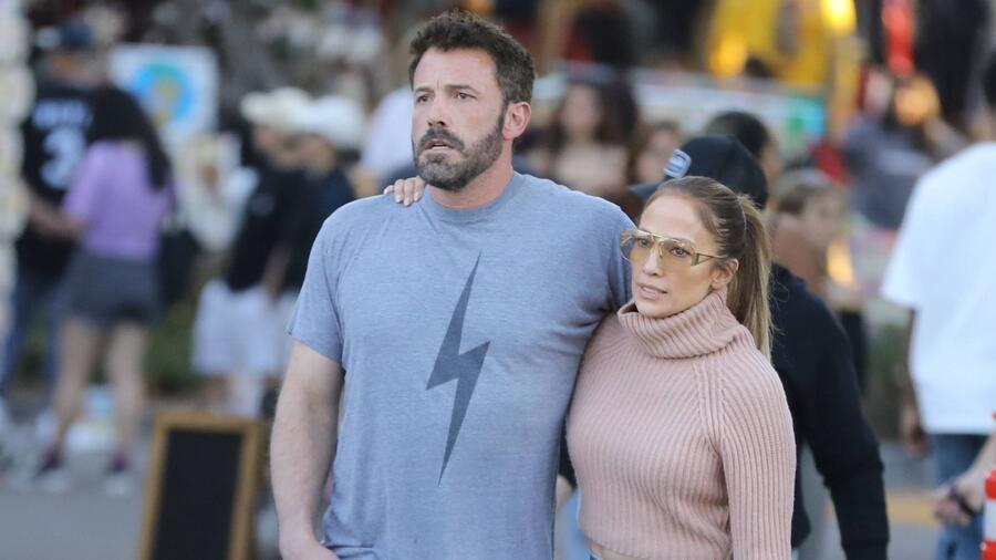 Jennifer Lopez y Ben Affleck se van de comparas a Hollywood