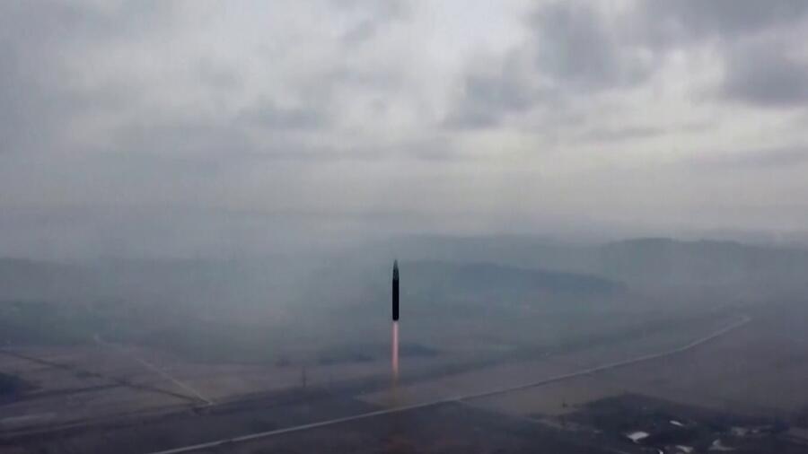 Corea del Norte lanza misiles al mar
