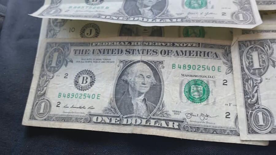 Ciertos billetes de 1 dólar podrían valer miles de dólares, según expertos