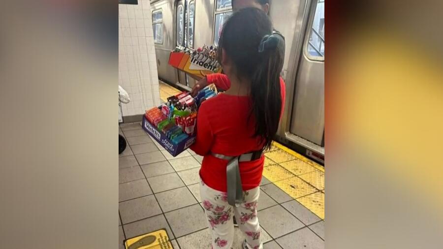 Autoridades de Nueva York intentan evitar que niños migrantes vendan dulces en las calles