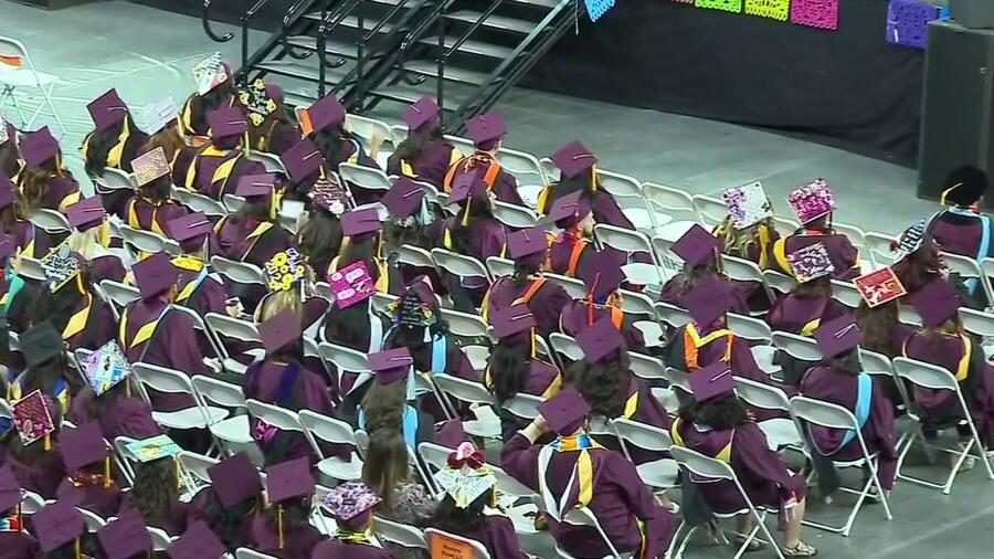 Celebran graduación de hispanos en la Universidad de Arizona