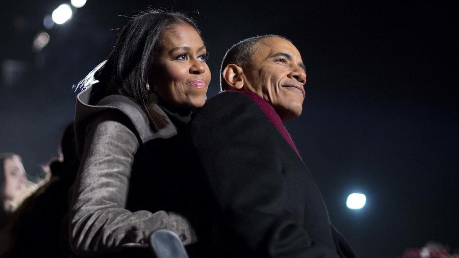 El ex presidente Barack Obama y Michelle Obama en una foto de archivo tomada en Washington D.C. durante la iluminación del árbol de Navidad en el año 2016