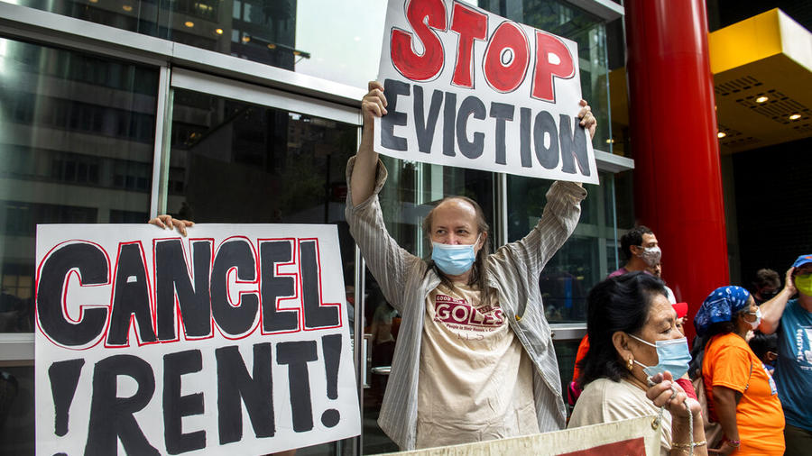 Una protesta contra el fin del moratorio de desalojos en Nueva York