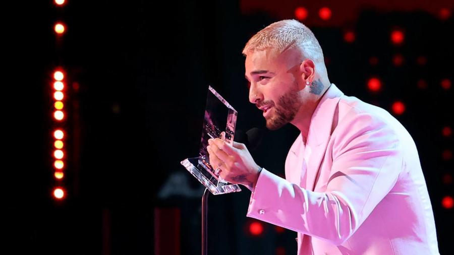 Maluma recibe Premio Billboard Espíritu de la Esperanza en Premios Billboard 2020