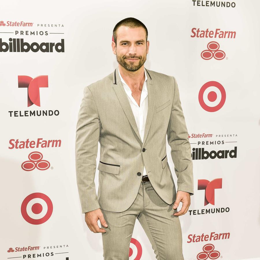 afael Amaya en la alfombra blanca de los Premios Billboard 2015