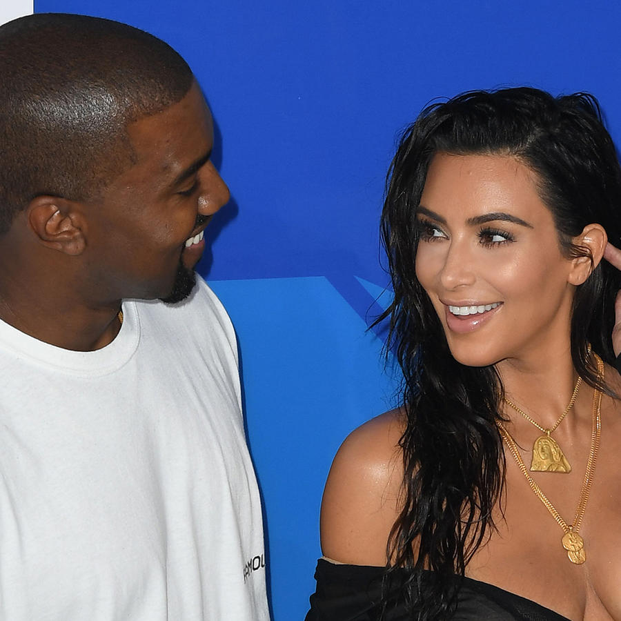 Kanye West y Kim Kardashian llegando a los MTV Music Awards 2015.