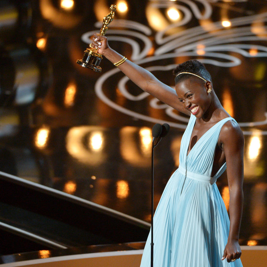 Lupita Nyong&#039;o en los premios Oscar 2014.