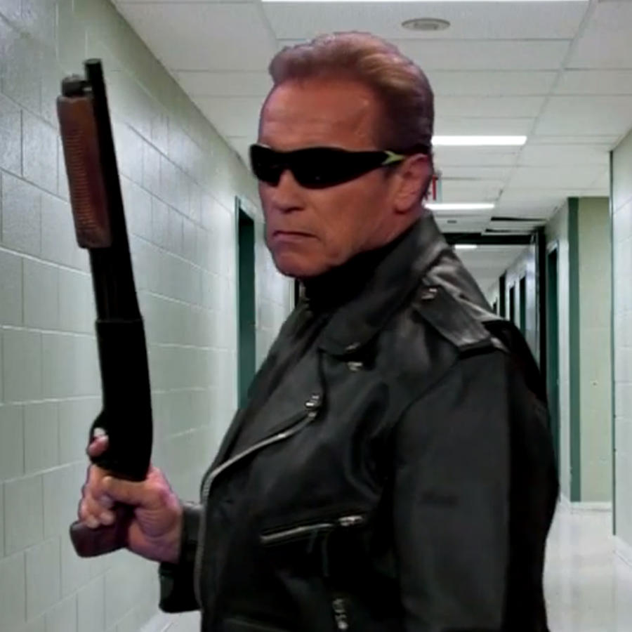 Arnold Schwarzenegger actúa las mejores escenas de sus películas en seis minutos