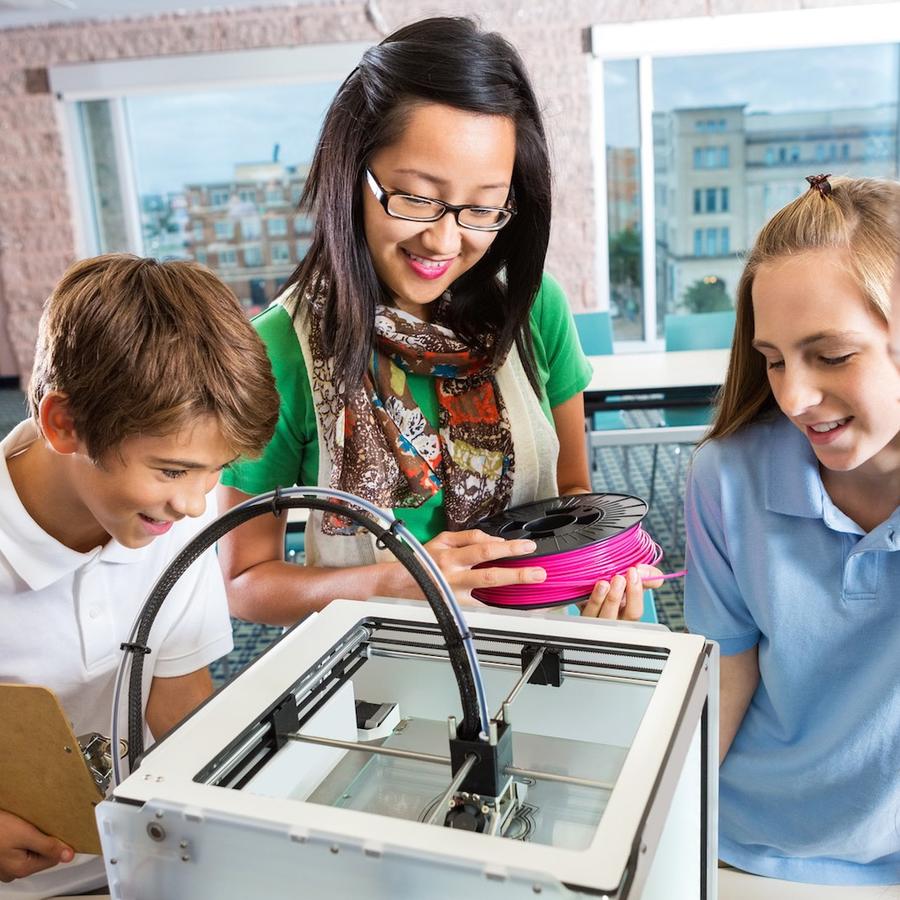 Niños con impresora 3D