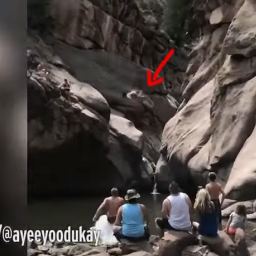 Una mujer sobrevive milagrosamente después de caer de un acantilado de 25 metros (VIDEO) 