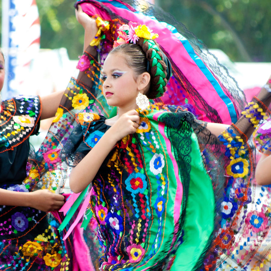 niñas bailando ritmos mexicanos