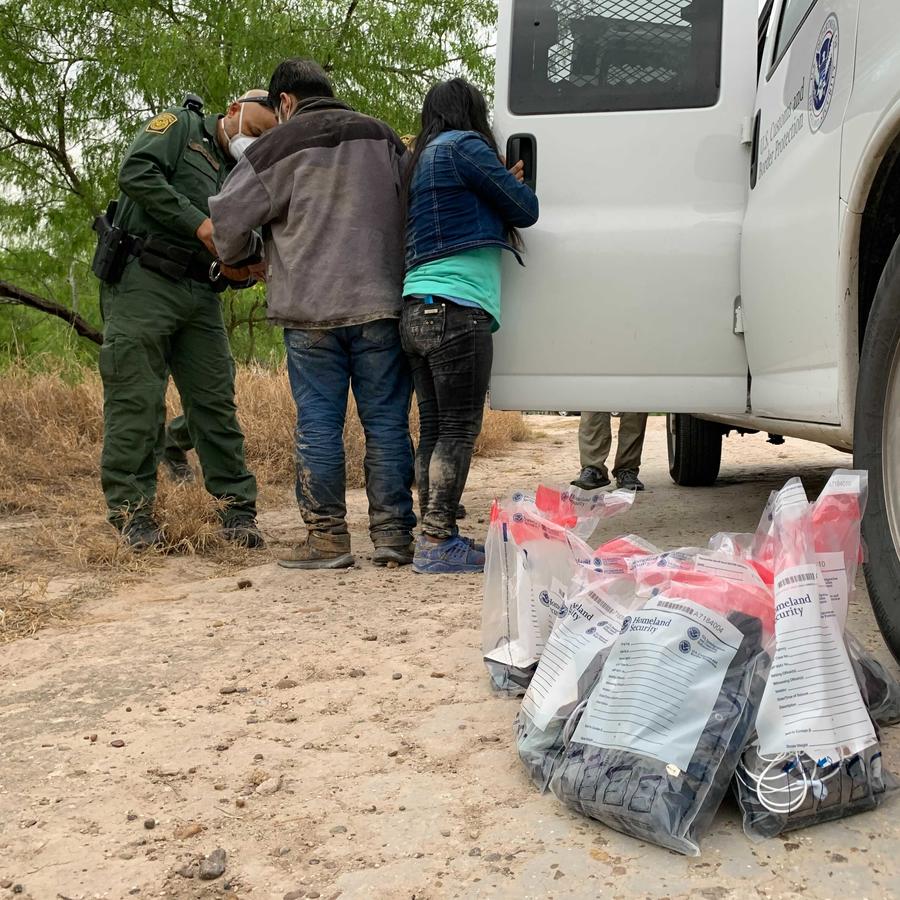 Inmigrantes detenidos por la Patrulla Fronteriza en La Joya, Texas
