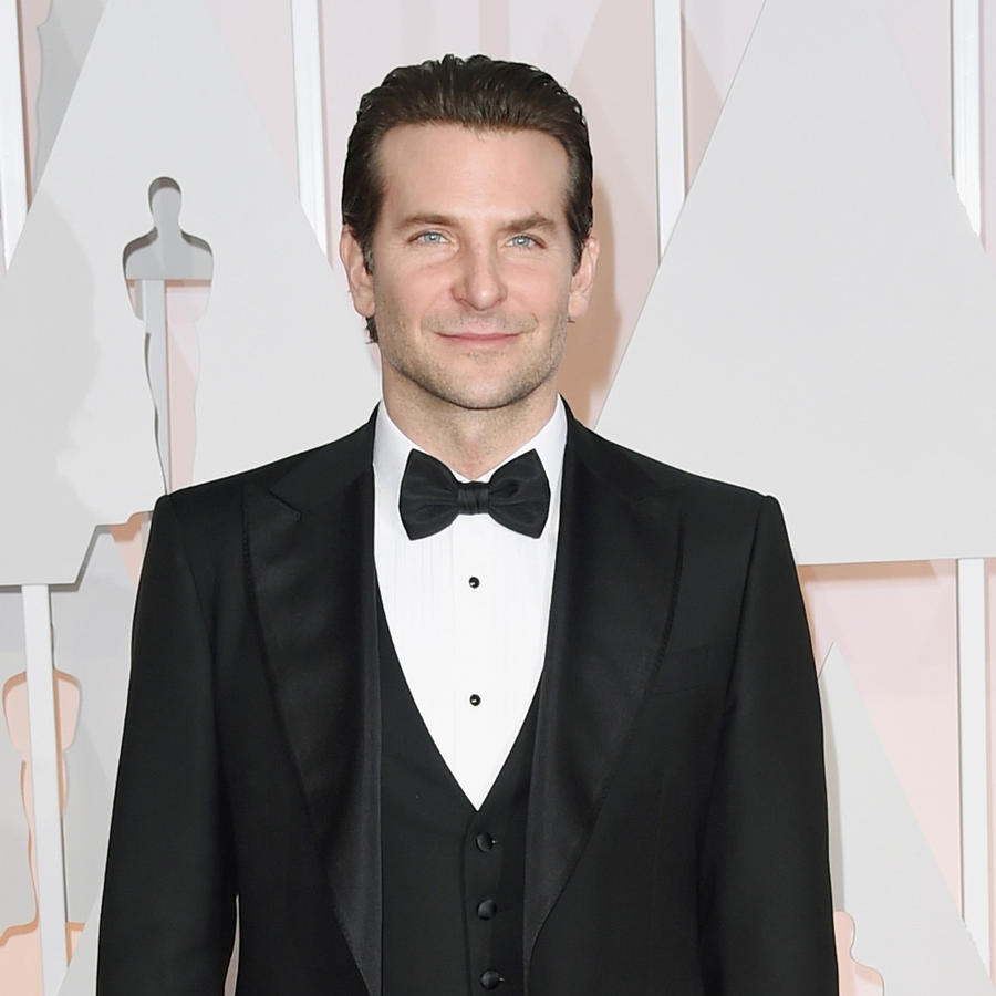 Bradley Cooper en la alfombra roja de los premios Oscar 2015
