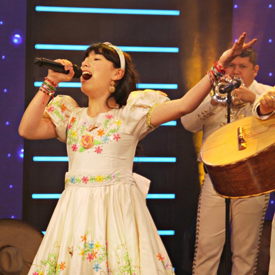 La pequeña Angélica Vargas canta ‘La Charreada’ en “¡Qué Noche!” 