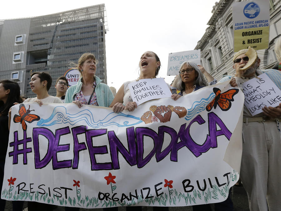 Partidarios de DACA protestan contra la eliminación del programa