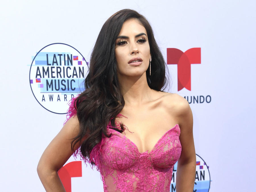 2019 Latin AMAs: Take a Look at the Celebs With the Sexiest Looks on the Red Carpet