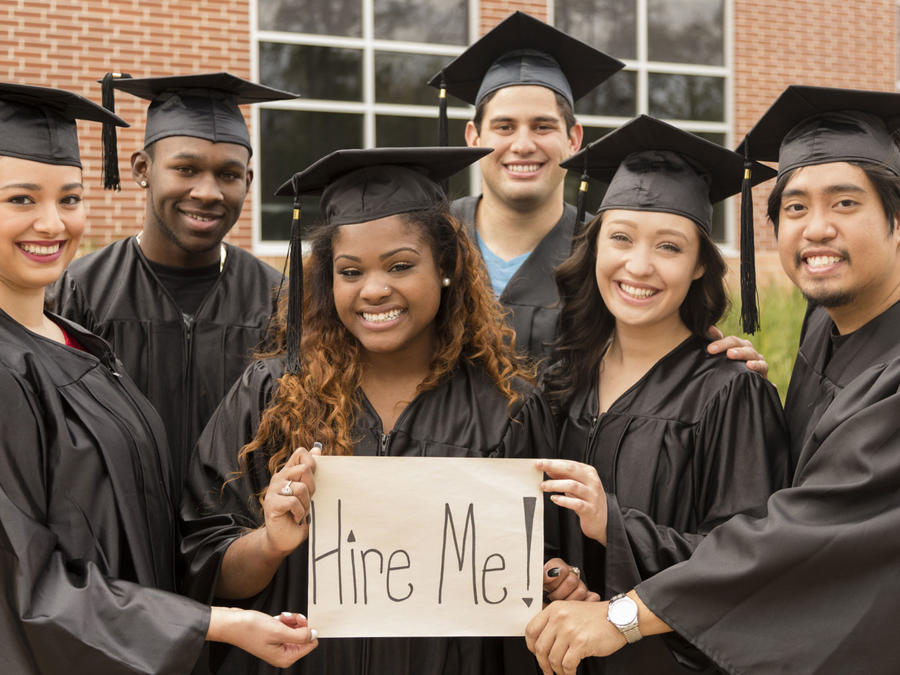Graduados universitarios buscando empleo