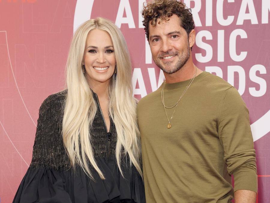 David Bisbal y Carrie Underwood at the backstage of Latin American Music Awards 2021